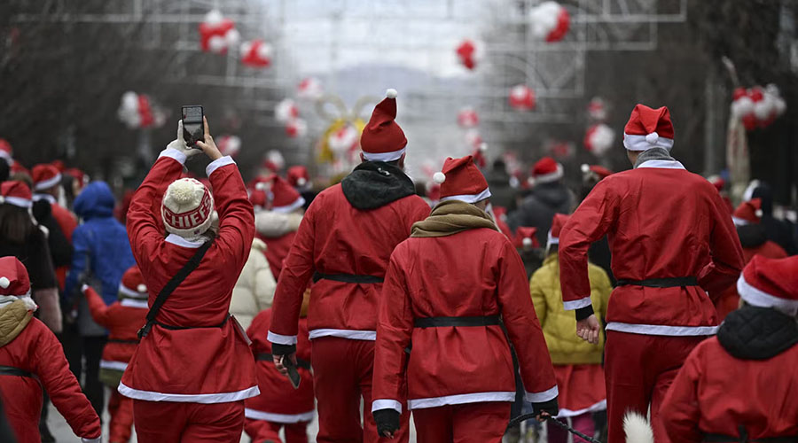 Global Markets Edge Higher as Santa Claus Rally Anticipation Builds